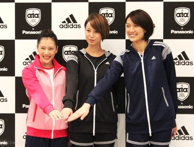 アディダスのイベントに登場した、田中美保（中央）、浅尾美和氏（右）、山本千尋（左）