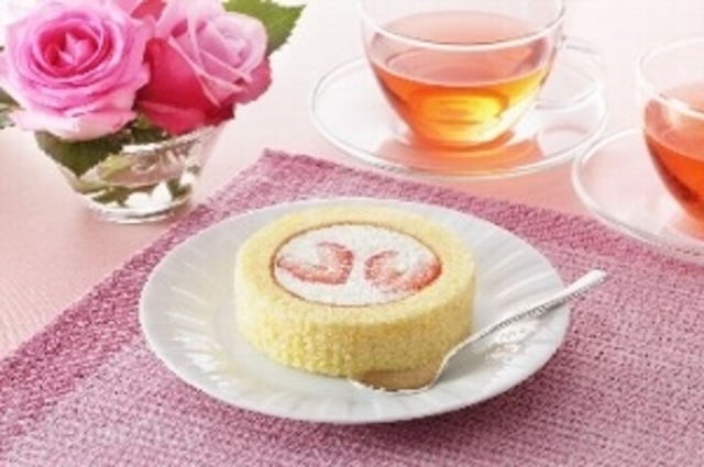 プレミアムロールケーキ（いちごのせ）