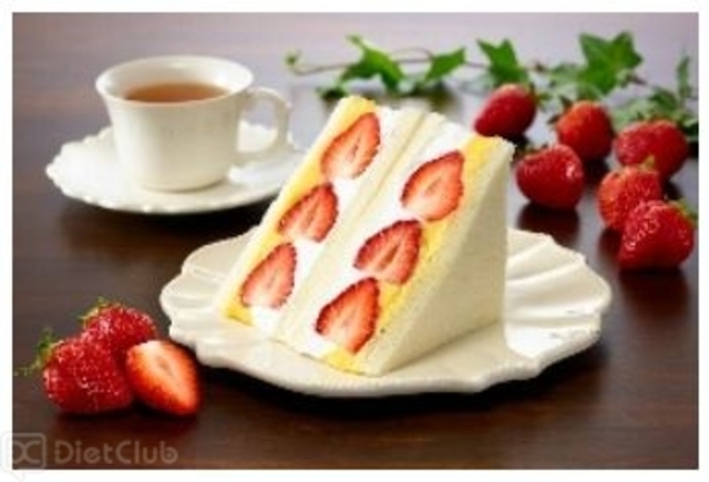 スイーツサンドイッチ『あまおう苺のサンド』（295円）