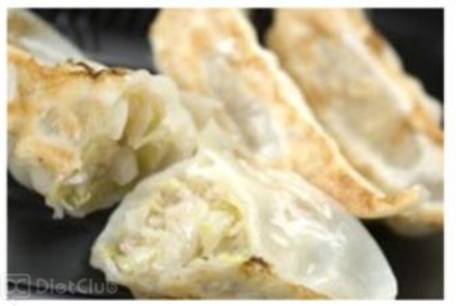 「スタジアム横丁」のメニュー（浜松餃子：450円）